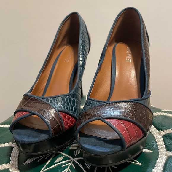 Nine West pump in blue and burgundy - Picture 1 of 4